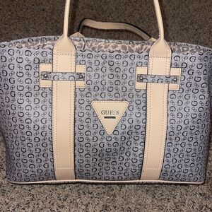 Guess tote